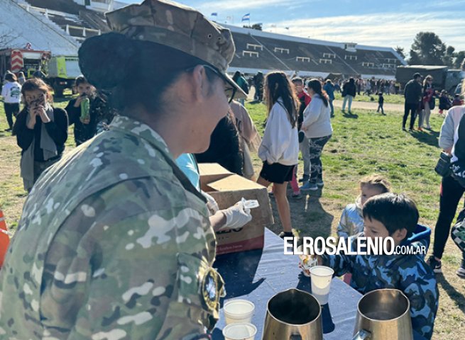 Miles de personas participaron de los festejos del día del niño en el Estadio de la BNPB