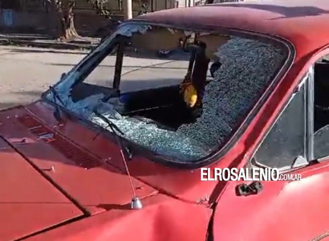 Venía en contramano con la moto y chocó a un auto en circulación