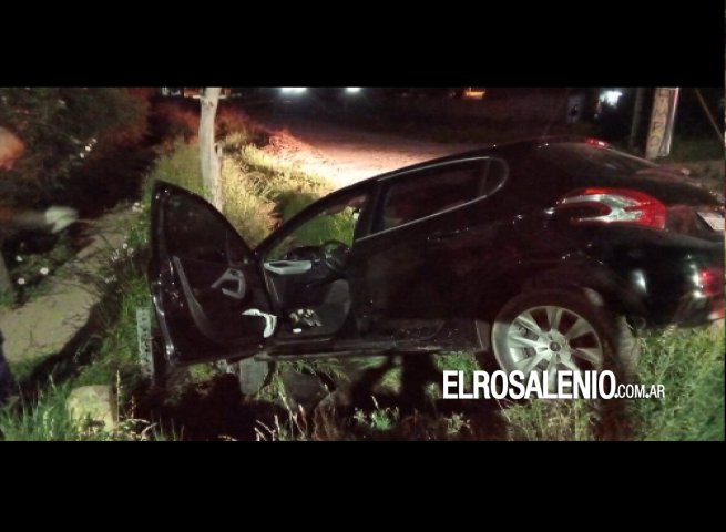 Borracho terminó con el auto en una zanja: le secuestraron un chaleco antibalas