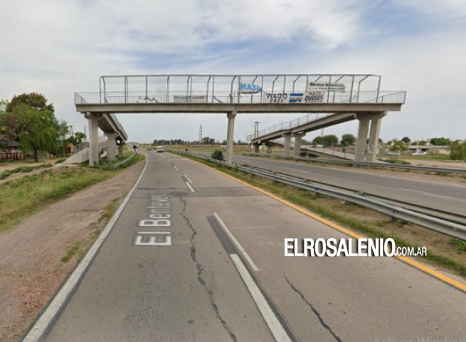 Volvieron los “tira piedras” al puente peatonal que está a la salida de Bahía Blanca