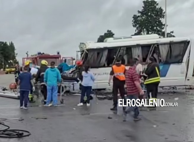 Vehículo que transportaba personal de caballería impactó con un camión