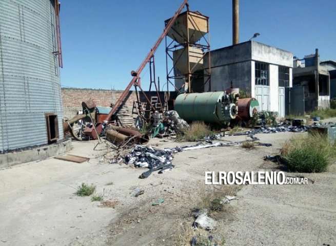 ¿Cuál es el estado del edificio de la ex CAIPAL y a quién pertenece?