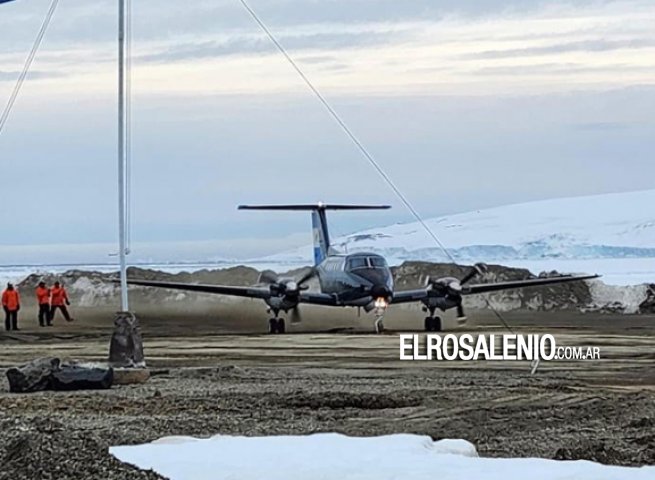 Después de 51 años, la Armada volvió aterrizar un avión en la Antártida