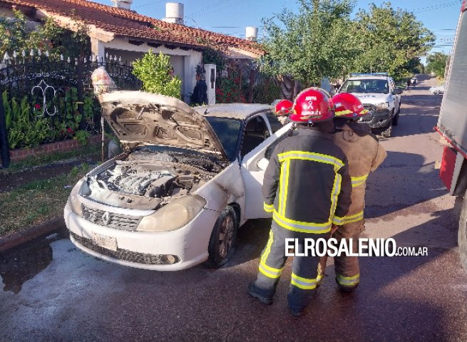 Daños parciales dejó un principio de incendio vehicular