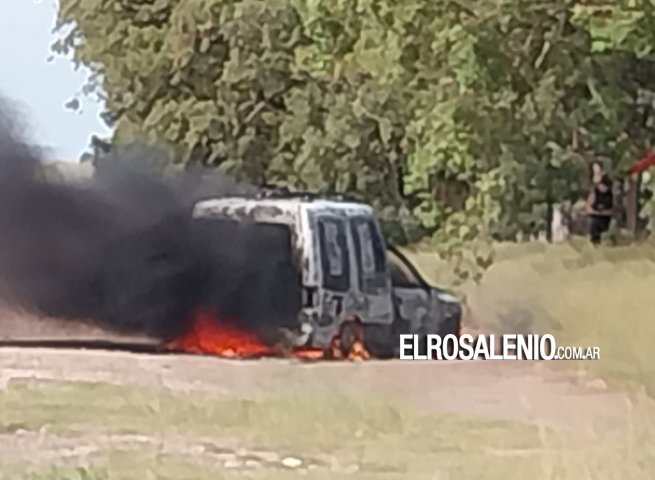 Otro incendio de vehículo en la Ruta 249: pérdidas totales