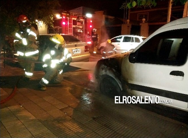 Importantes daños en un vehículo producto de un incendio