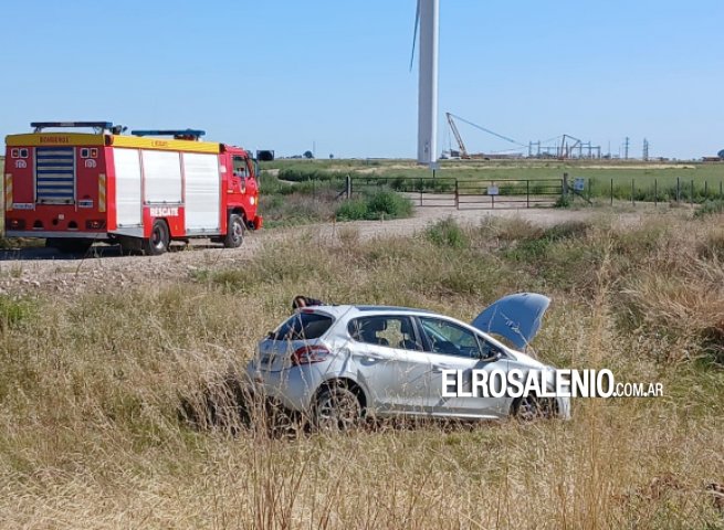 Un auto volcó en la Ruta 3, en cercanías al cruce con Pehuen Co