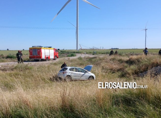 Un auto volcó en la Ruta 3, en cercanías al cruce con Pehuen Co