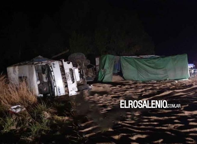 Un muerto y dos heridos en un choque de camiones cerca de Pringles