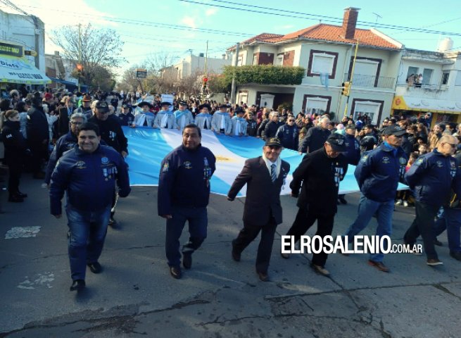 Convocan a instituciones a inscribirse para el desfile del 2 de julio