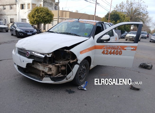 Un hombre y su hijo menor de edad, asistidos en el Hospital tras un choque