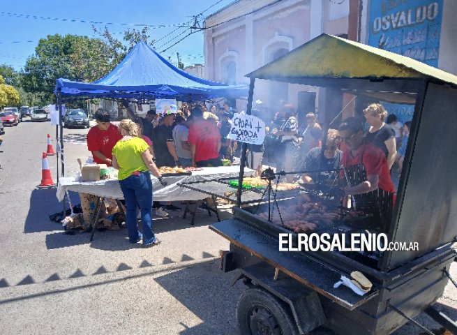 Organizaron una choripaneada para ayudar a la familia Streglio