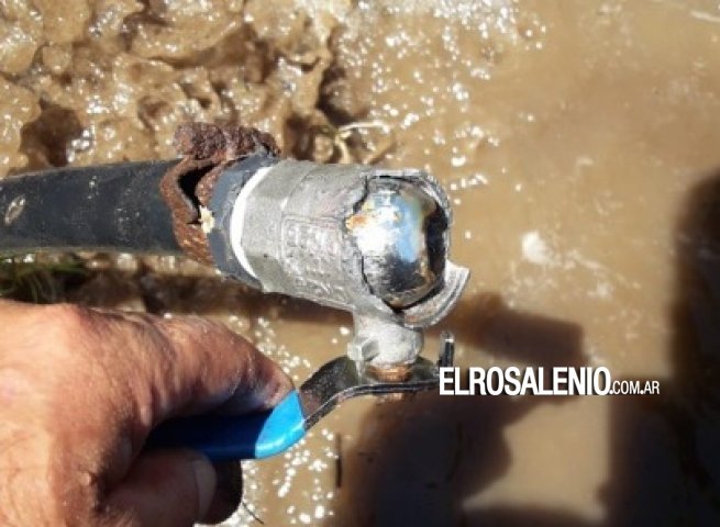  El Municipio explicó que una pérdida de agua en Nueva Bahía fue por una conexión clandestina