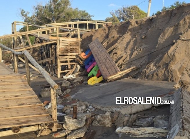 La sudestada y una marea muy alta provocaron daños en la costa rosaleña