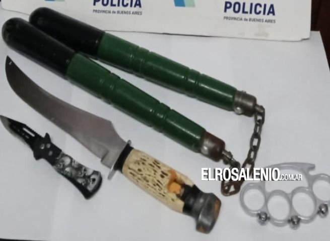 Demoraron a cuatro jóvenes por portar armas prohibidas en la vía pública