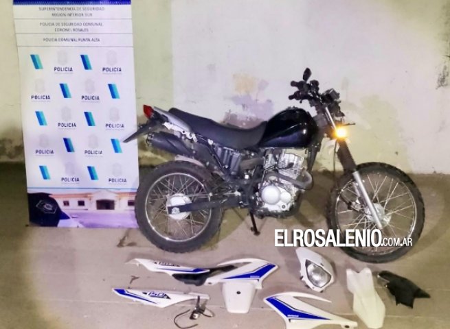 La dejaron tirada en un descampado: hallaron una moto robada