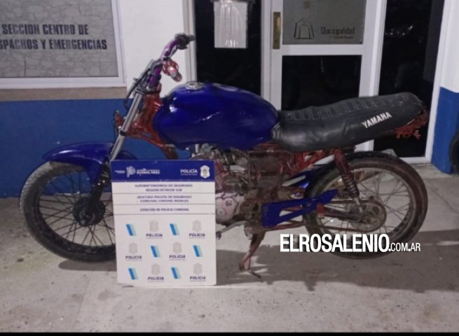 Intentaron escapar en moto sin patente y fueron aprehendidos 