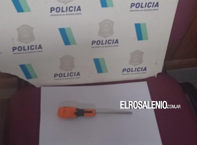 Aprehendido tras agredir a su pareja y amenazarla con un destornillador