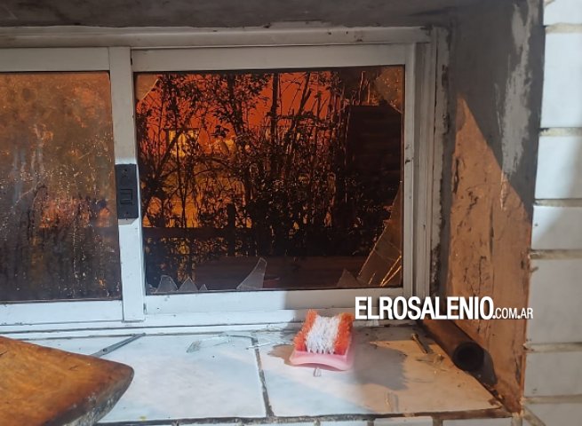 Fue aprehendido tras ingresar por la fuerza a la casa de su ex y romper una ventana