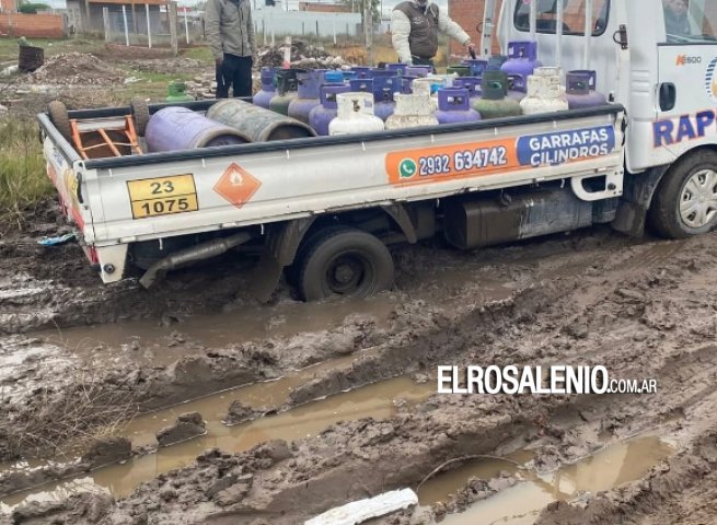 “Estamos abandonados, meses sin recolección, los camiones quedan encajados, los remises no vienen”