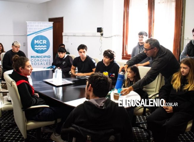 Entregaron becas a 12 deportistas rosaleños de distintas disciplinas