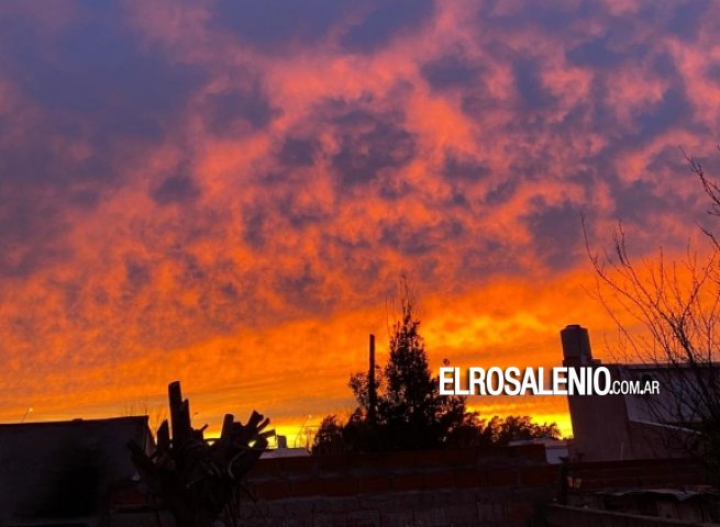 Entre la lluvia y la helada, el sol regaló un paisaje único esta mañana