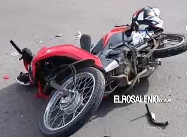 Moto chocó contra una camioneta en Islas Malvinas y Espora