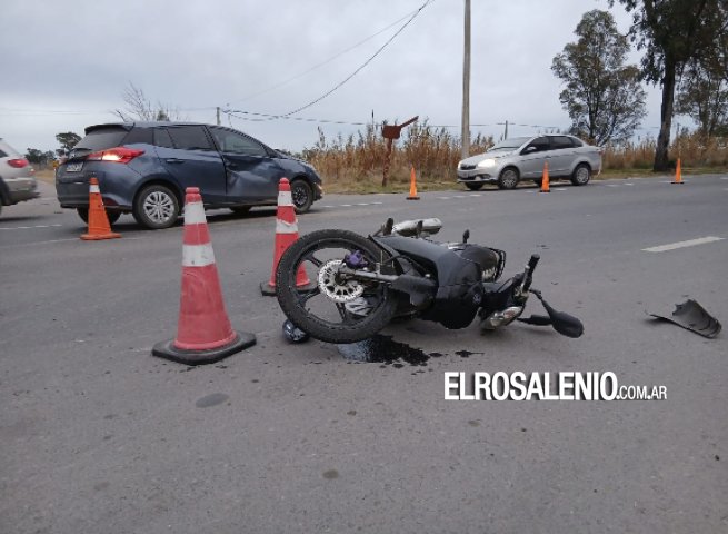 Chocaron una moto y un auto en la Ruta 229, sobre acceso a Villa del Mar
