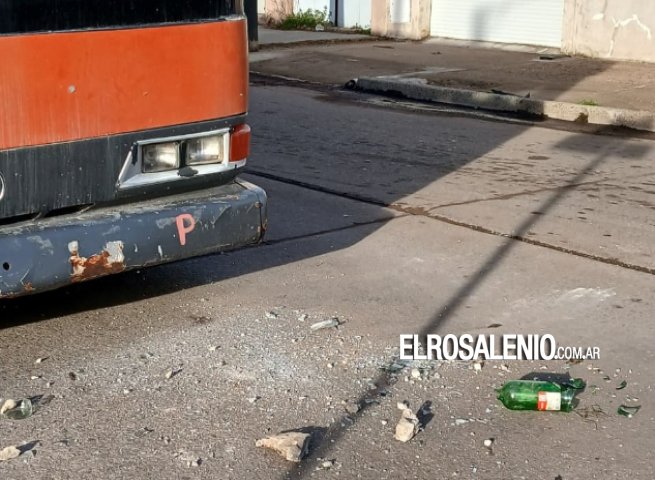 Dañaron a piedrazos colectivo del Club Sporting