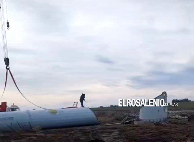 La historia llega a su fin: retiraron el último de los históricos aerogeneradores de la región