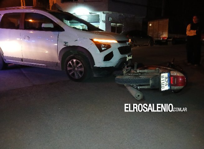 Otro accidente entre moto y auto