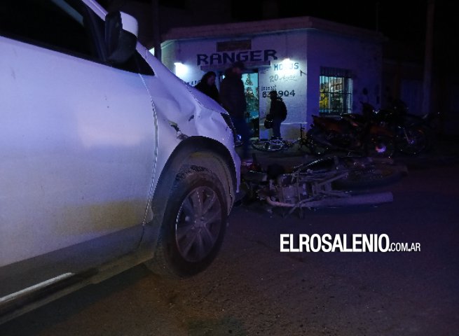 Otro accidente entre moto y auto