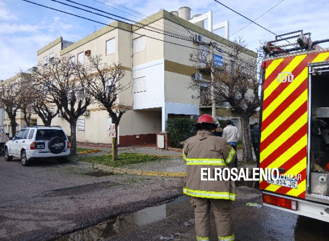 Principio de incendio en un departamento de Colón y 7 de Marzo