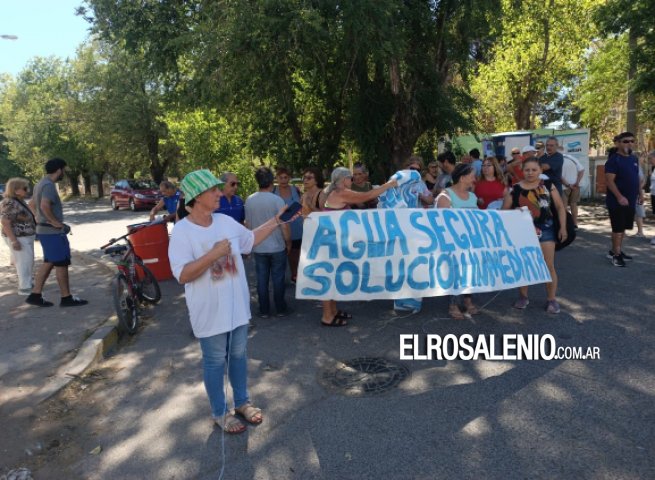 “ABSA reparte botellitas en las carreras pero se olvida de la gente que consume agua de los pozos”