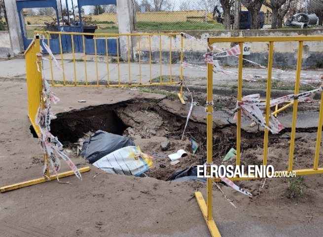El colmo de Punta Alta: un microbasural en un cráter del pavimento