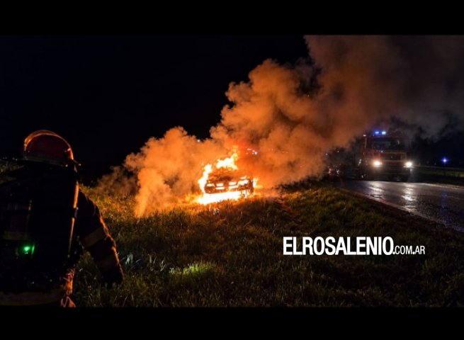 Dos vehículos se incendiaron con menos de una hora de diferencia en las rutas 3 y 249