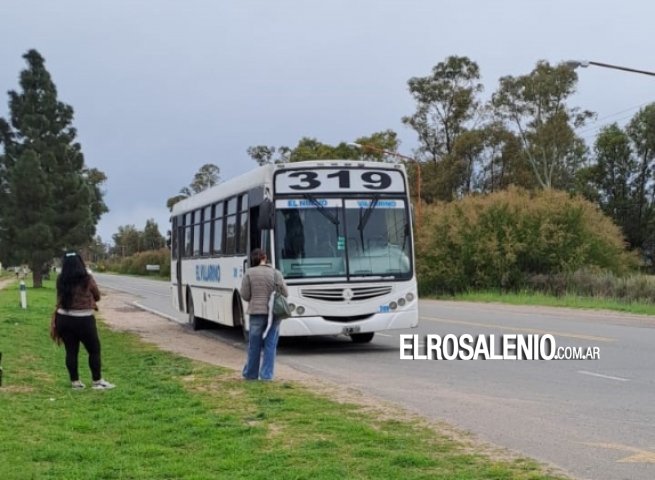 Un colectivo de la Línea 319 que auxilió a otro roto, también se rompió: quedaron varados dos veces