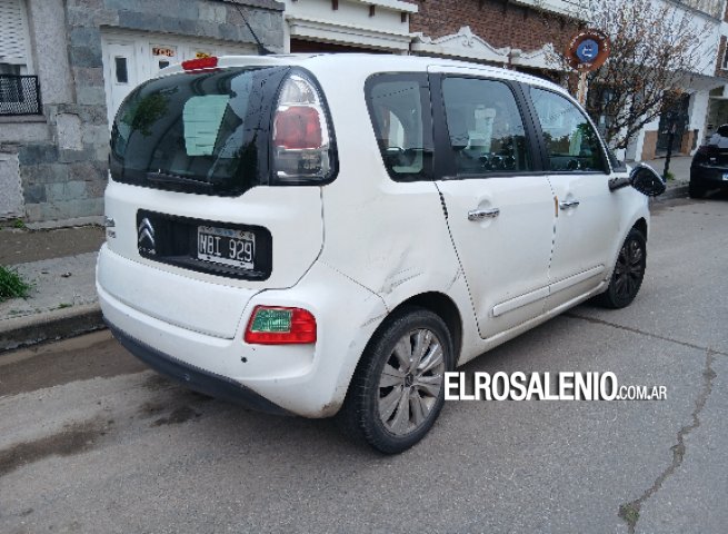 Un policía fue trasladado al hospital tras un choque en Paso y Rivadavia