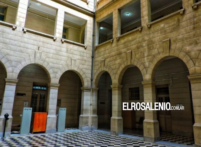 Condenan a 15 años de prisión a un hombre por abusar de las hijas de su pareja
