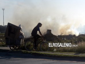 Villa Moresino: usurpadores de terrenos queman basura y afectan al sector