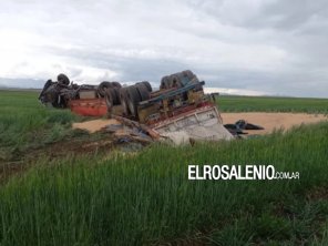  Trágico accidente: un camionero murió al volcar en la ruta 33 