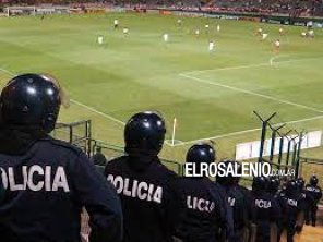 Kicillof evalúa crear una policía para el fútbol