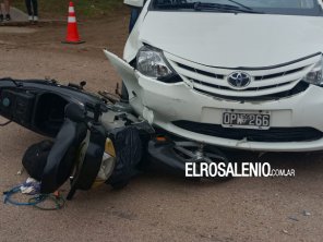 Siniestro vial entre auto y ciclomotor en cercanías al Parque San Martín