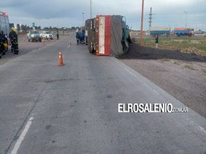 Volcó el acoplado de un camión en la zona de El Triángulo