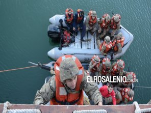 Adiestramiento anfibio en la Base Naval Puerto Belgrano