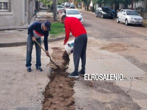 Cansados de romper los autos decidieron rellenar la zanja de la obra inconclusa