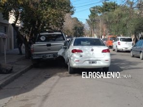 Se descompensó y chocó una camioneta estacionada 