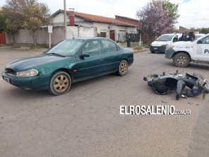 Una motociclista fue hospitalizada tras chocar contra un auto en Ciudad Atlántida