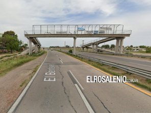 Volvieron los “tira piedras” al puente peatonal que está a la salida de Bahía Blanca