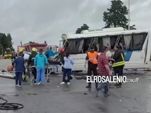 Vehículo que transportaba personal de caballería impactó con un camión